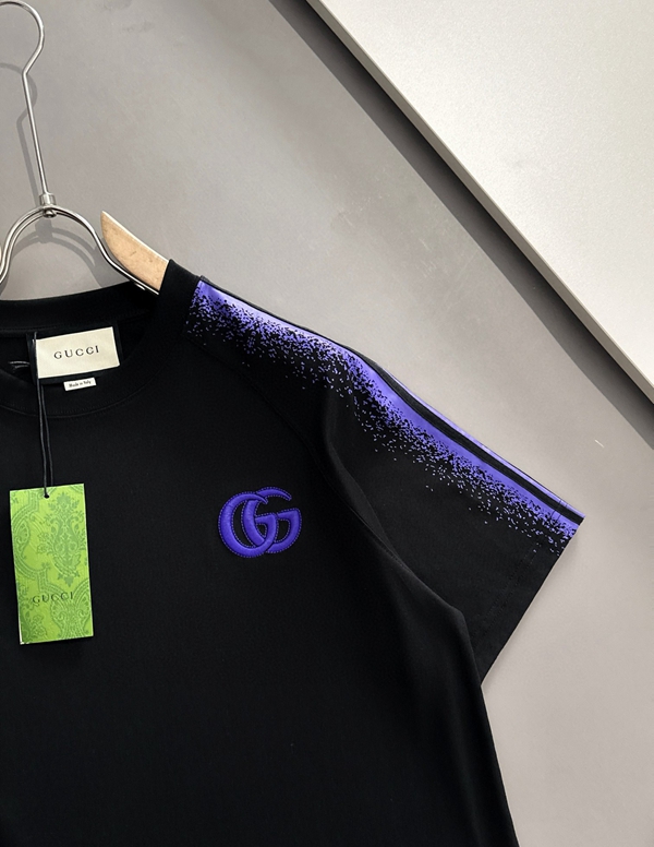 ブランドTシャツ側面デザイン